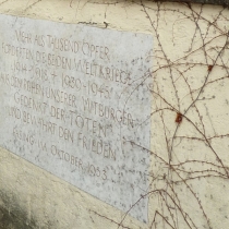 Denkmal für die Weltkriegsopfer in der Bäckerstraße in München-Pasing